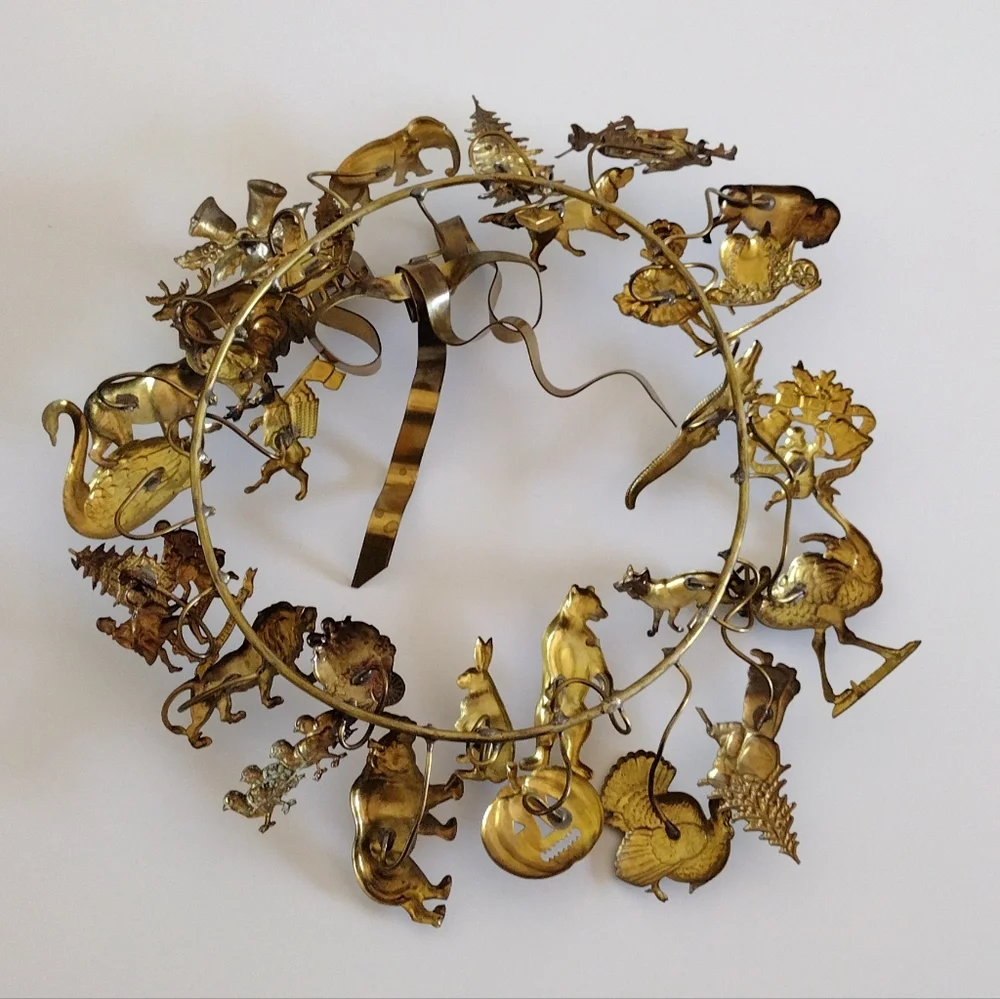 VTG All Holiday Season Brass Wreath - Picture 3 of 13